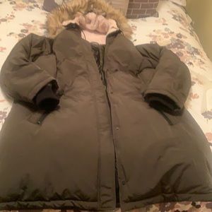 Women’s olive green winter coat with fleece hood faux fur trimmed 18/20